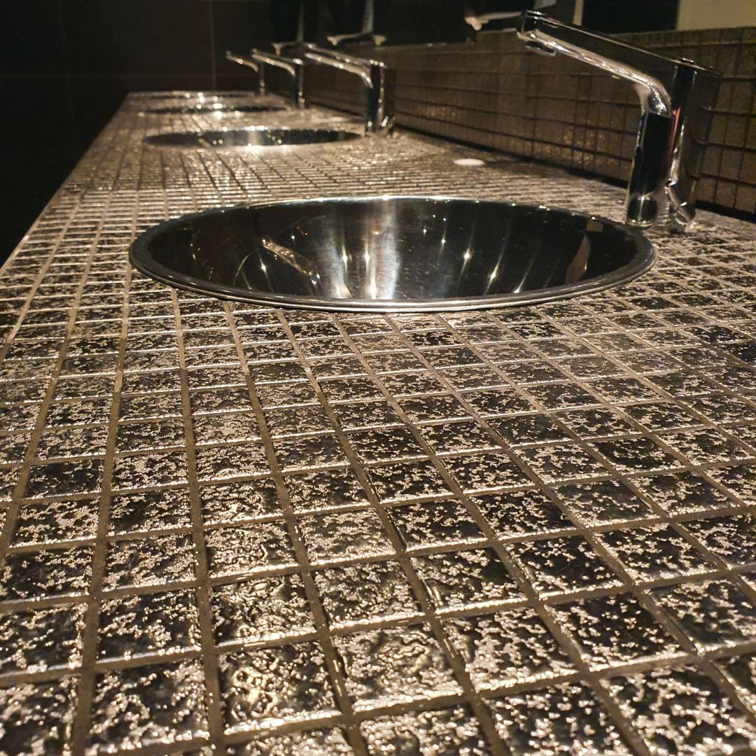 Mosaikfliesen silber gehämmerte unebene Oberfläche 33x30,2 cm glänzend netzverklebt