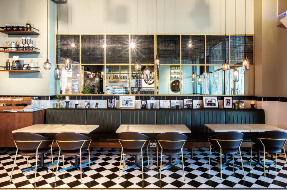 Fliese Schachbrett schwarz weiß Verlegung Bodenfliese schwarz-weiß