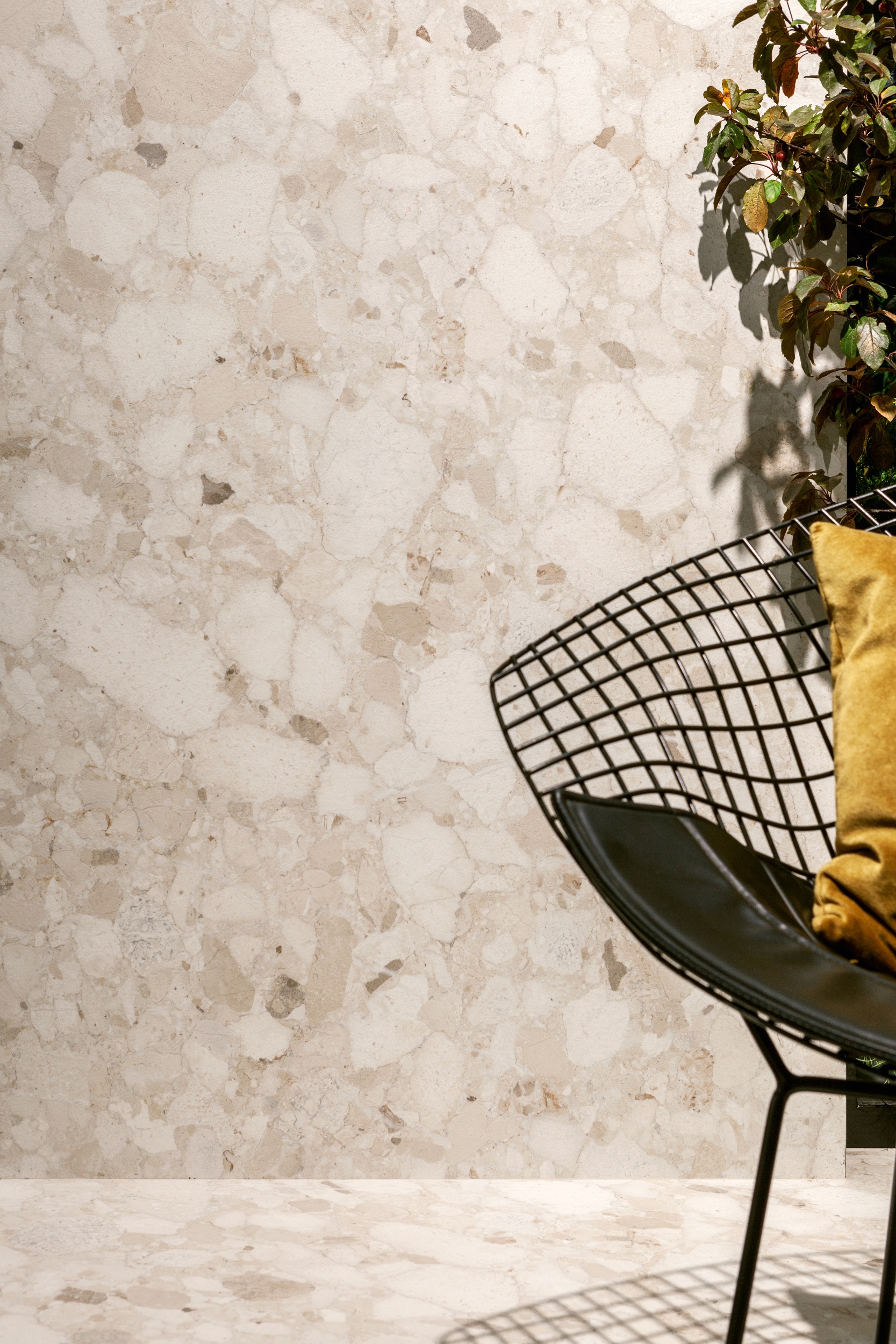 Terrazzo-Fliese große Steinoptik Veni Ivory matt Bodenfliesen Wandfliesen Luxus Fliesen im Wohnzimmer