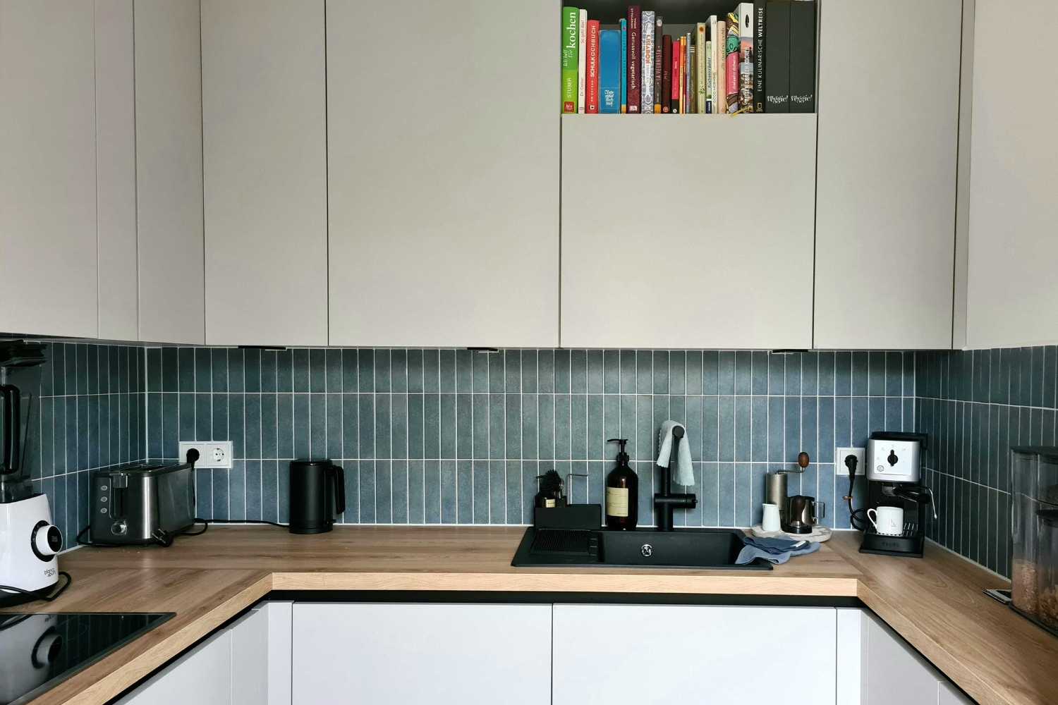 Fliese glasiert unregelmäßige Oberfläche "Tetris Blue" blau matt 5x20cm