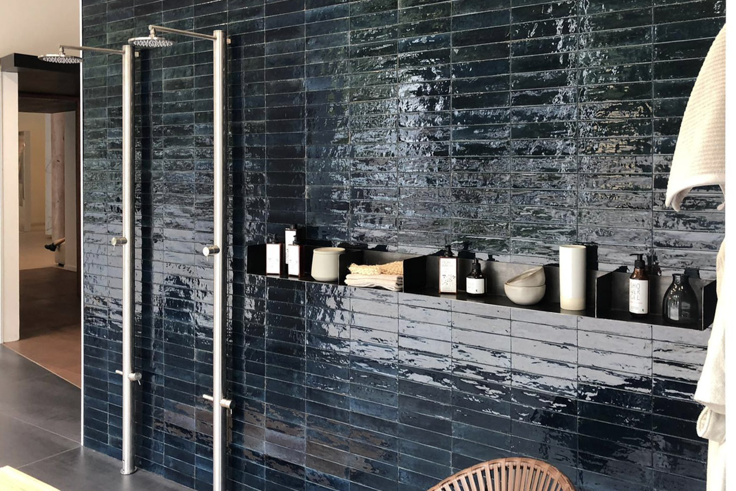 Fliese unregelmäßige Oberfläche 6x24 cm "Look Blu" dunkelblau glänzend Ragno by Marazzi