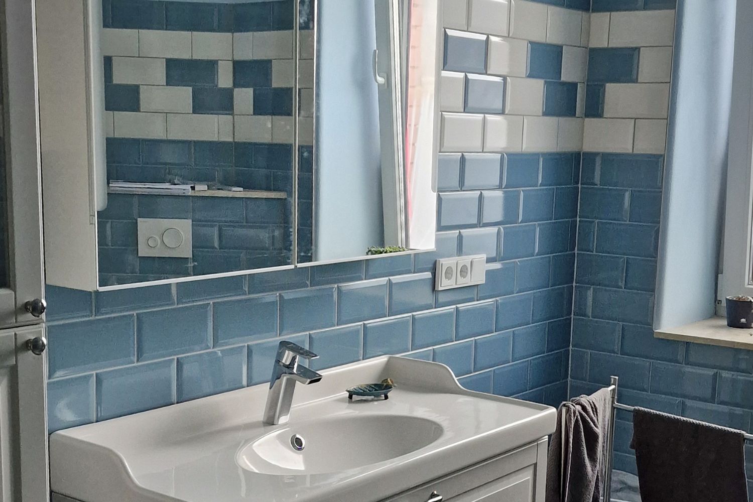 Metro Fliese Craquelé Krakelee antik blau glänzend Facettenfliese